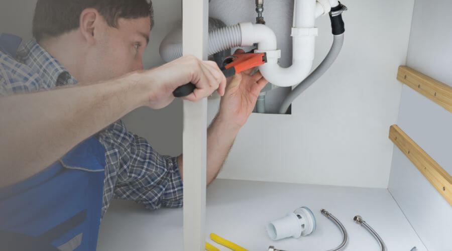 Professional expert plumbing services in Farmland, IN